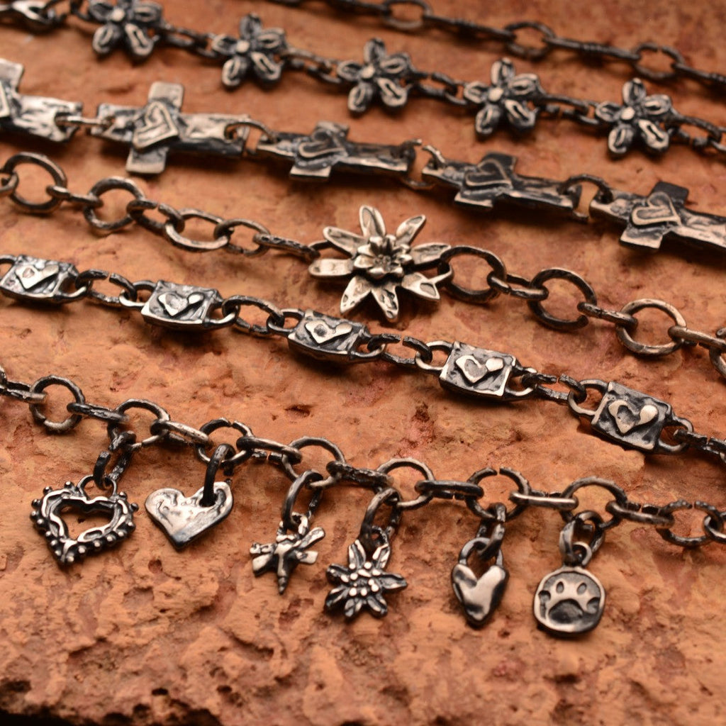 Brățară „Nodul iubirii” din argint 925 – talisman pentru legătura a două suflete, bijuterie sculpturală oxidată în stil boho-rustic | Art Diva