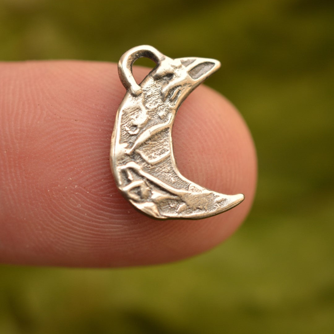 Pandantiv semilună din argint 925 – amuletă și talisman pentru intuiție și nou început, handmade boho rustic, Art Diva