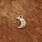 Pandantiv Semilună amuletă din argint 925 – talisman pentru intuiție și nou început, bijuterie sculpturală realizată manual în stil boho și rustic | Art Diva