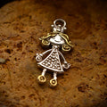 Pandantiv mica prințesă din argint 925 cu accente aurii – talisman handmade pentru bucuria copilăriei, Art Diva
