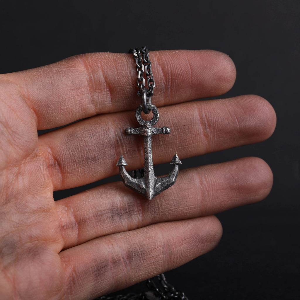 Pandantiv Ancoră pentru bărbați din argint 925 – talisman realizat manual pentru forță și stabilitate, bijuterie sculpturală | Art Diva