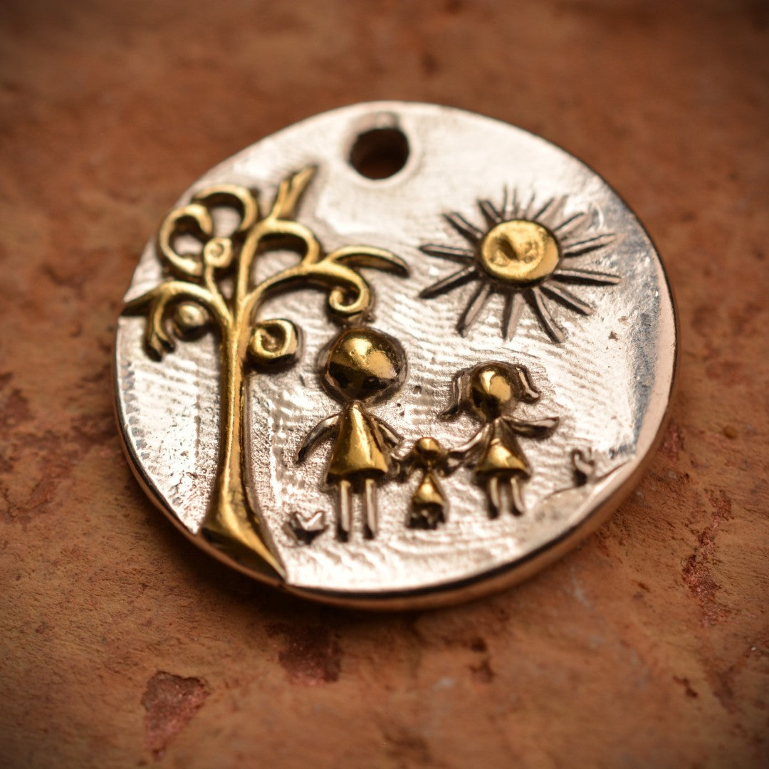 Pandantiv Familie cu copac și soare din argint 925 cu accente aurii, talisman handmade de iubire familială, Art Diva