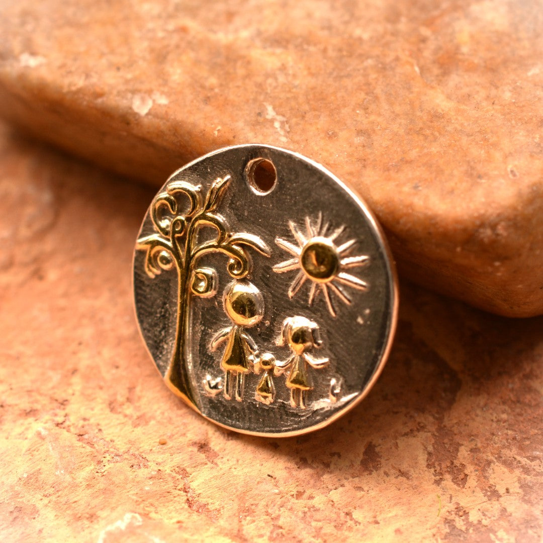 Pandantiv „Familie” din argint 925 – talisman pentru iubire, legătură de familie și unitate, bijuterie sculpturală în stil boho și rustic | Art Diva