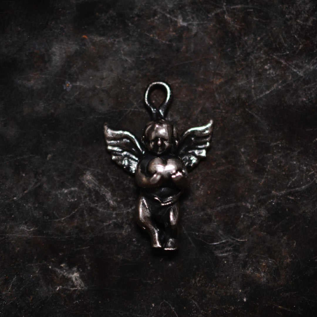 Pandantiv „Iubirea Îngerului” din argint 925 – talisman handmade pentru protecție și iubire, bijuterie sculpturală în stil boho și rustic | Art Diva