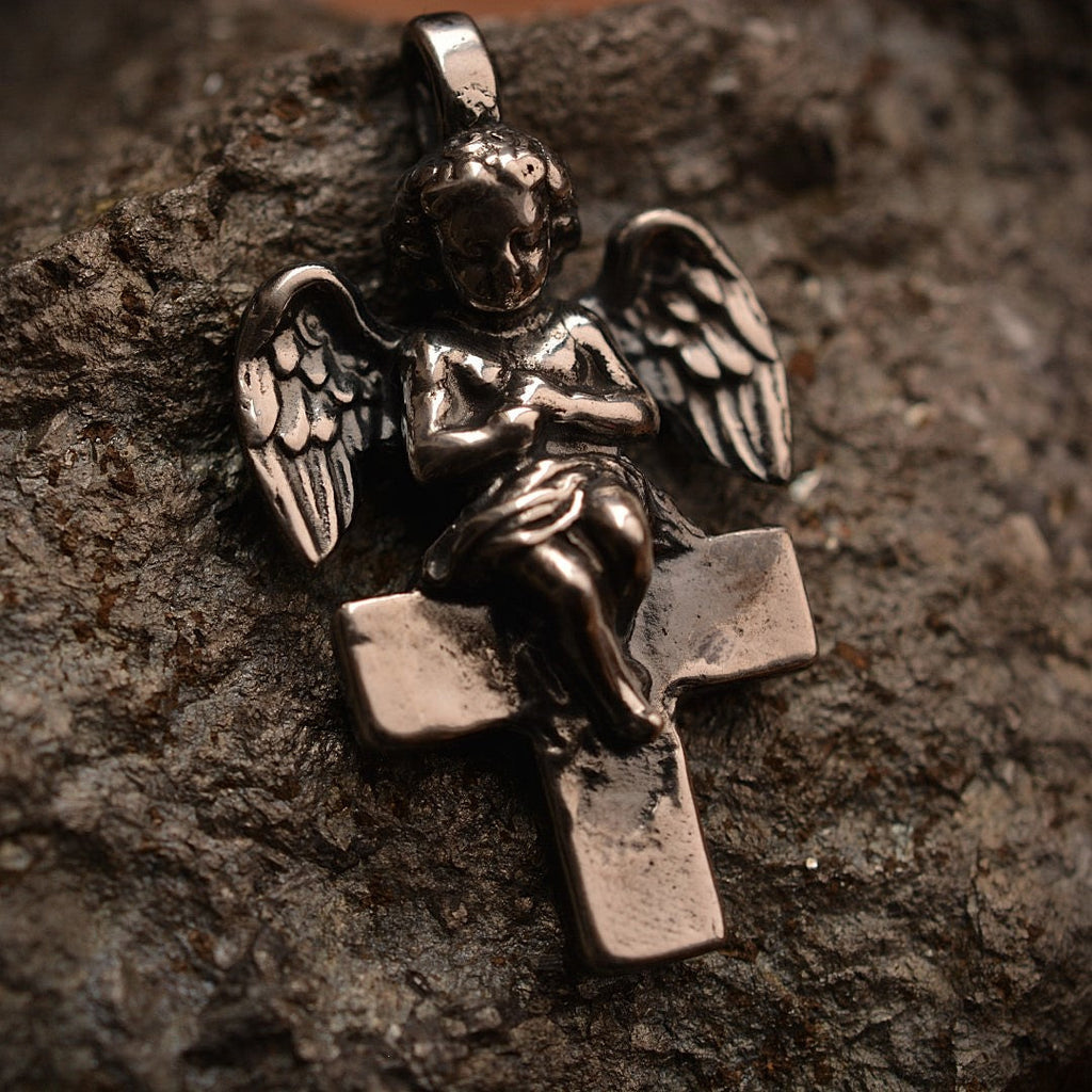 Pandantiv „Înger pe Cruce” din argint 925 – talisman handmade pentru protecție și lumină, bijuterie sculpturală în stil boho și rustic | Art Diva