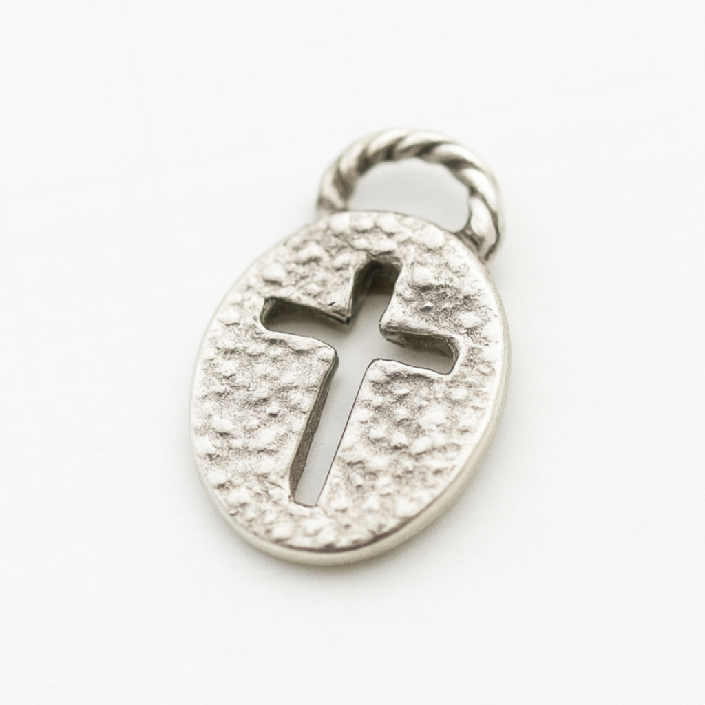 Pandantiv „Crucea Smereniei” din argint 925 – simbol al protecției și al credinței, bijuterie sculpturală în stil boho și rustic | Art Diva