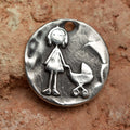 Pandantiv mamă cu cărucior din argint 925 – simbol al maternității și tandreței, bijuterie sculpturală handmade, Art Diva