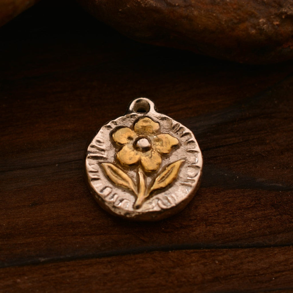 Pandantiv „Floare Aurie” din argint 925 – simbol al tandreței și al unui nou început, bijuterie sculpturală handmade în stil boho și rustic | Art Diva